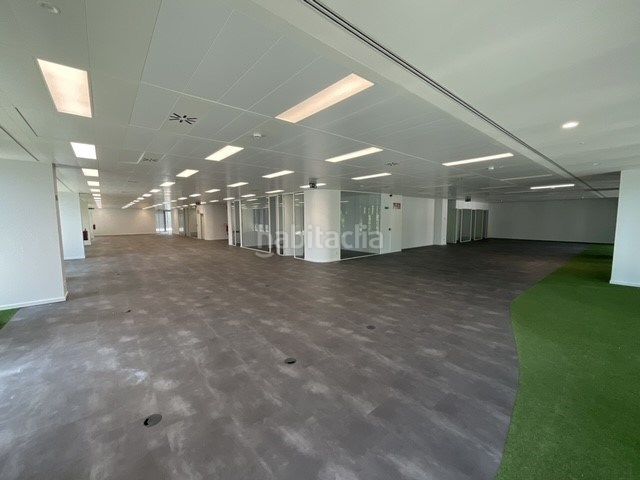 Foto 743b2aef-e63f-4ff3-ad23-531d5e0c68a8. Alquiler edificio en pallars 190 en Poblenou Barcelona