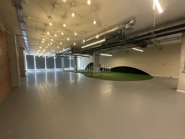 Foto f5a6d48d-479f-4b92-b095-cc05a73e723a. Lloguer edifici a Poblenou Barcelona