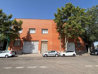 Nave industrial en Bernat metge 25