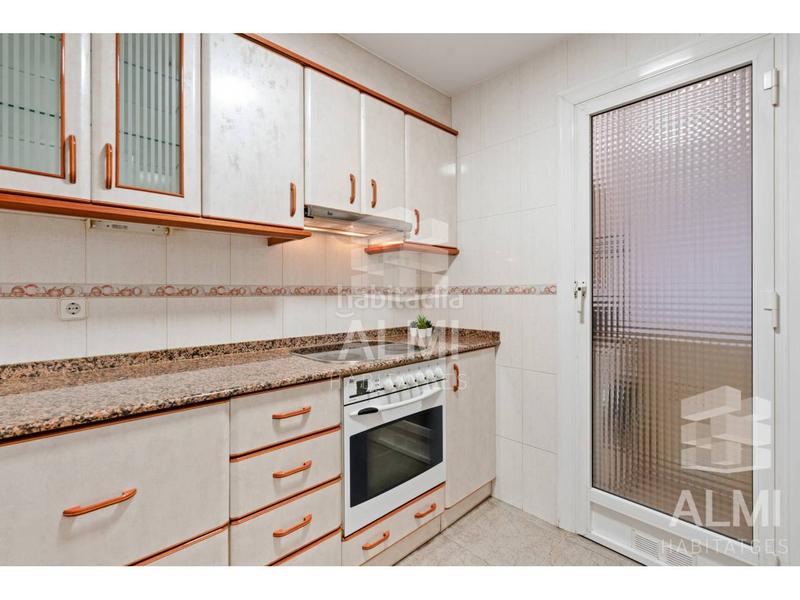 Foto b7cd3d04-ede8-4ff0-8893-d7f561ad2828. Piso  en venta en la via favencia con la calle pablo iglesias, en la Trinitat Nova en Barcelona