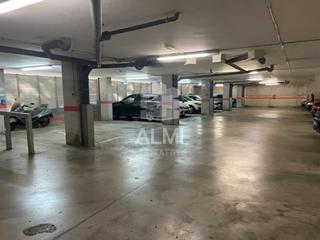 Aparcament cotxe  Fernando pessoa. Plaza de aparcamiento en la calle fernando pessoa