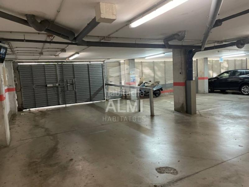 Foto c1fd2e6b-c453-4622-aa99-aae59f6e0cad. Parking voiture dans Sant Andreu de Palomar Barcelona