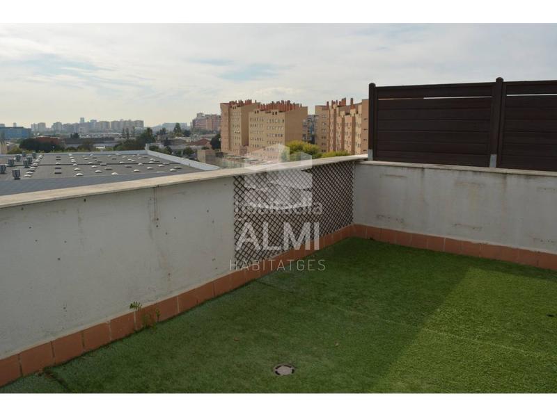 Foto d0438b10-9b0c-4c48-956a-662560cb7fce. Affitto attico con riscaldamento piscina in Bon Pastor Barcelona