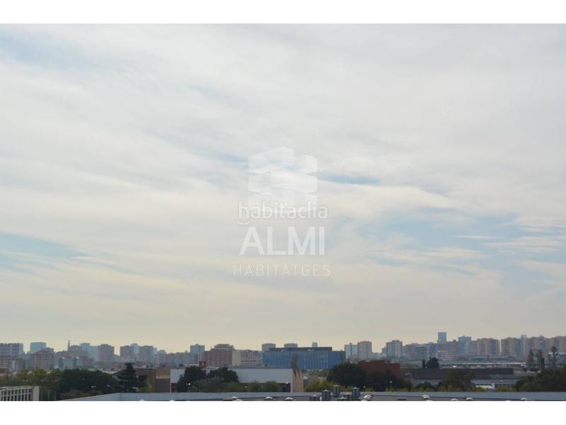 Foto c76825c3-bab3-49c0-b6f9-0d3517093ead. Alquiler ático piso en alquiler en el paseo de la habana en Barcelona