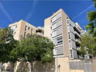 Pis a Sant Andreu de Palomar. Pis i plaça daparcament en venda al carrer sao paulo, davant cen