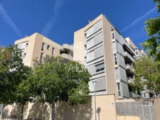 Pis a Sant Andreu de Palomar. Pis i plaça daparcament en venda al carrer sao paulo, davant cen