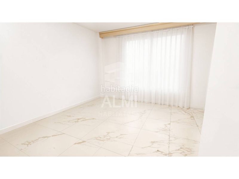 Foto f80b9332-e138-422e-b48b-f051dfc4f534. Pis a Sants Barcelona