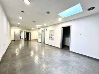 Miete Büro  Carrer de llorens i barba. Local en alquiler