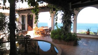Chalet in Port de la Selva (El). Fantástica casa en venta con jardín y piscina en e