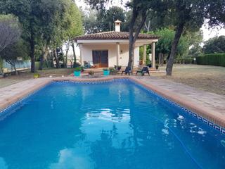 Xalet a Avinyonet de Puigventós. Casa chalet