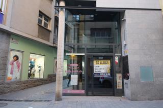 Lloguer Local Comercial a Centre. Local