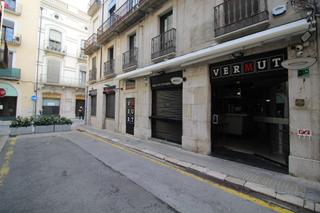Lloguer Local Comercial a Centre. Local
