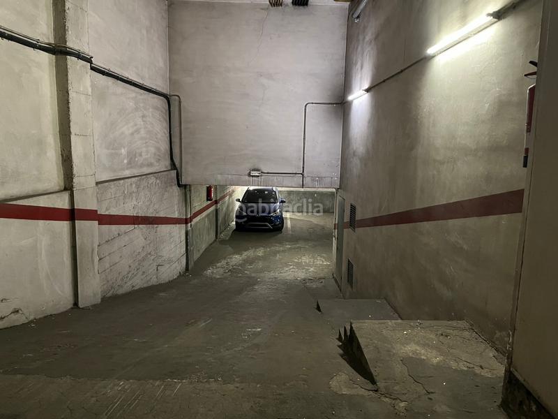 Foto f4d5f106-e197-4bb3-80c8-2343fecdd555. Car parking in Centre Figueres