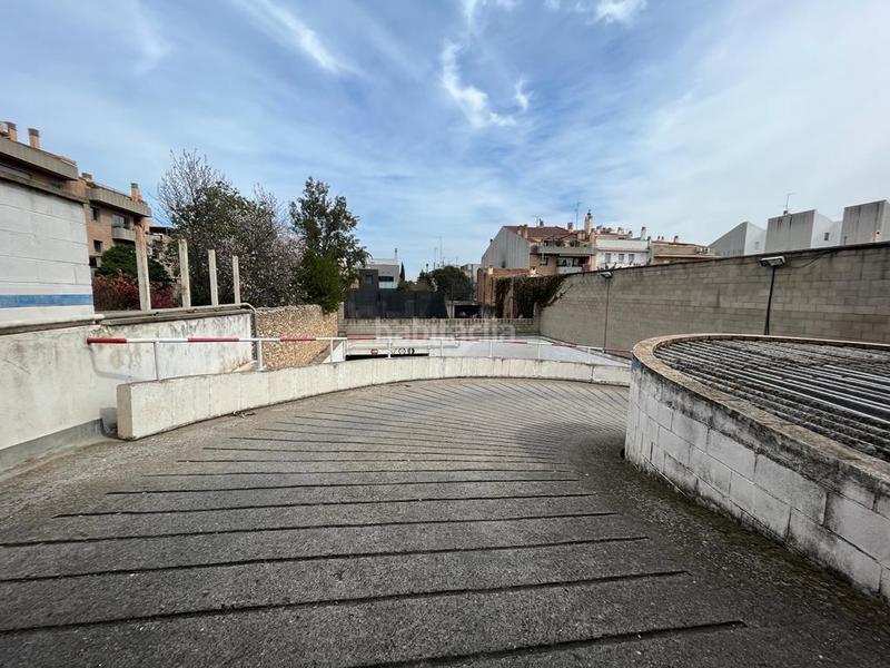 Foto 8010e92f-9be3-414b-a16f-725ae675d98c. Aparcament cotxe a Centre Figueres