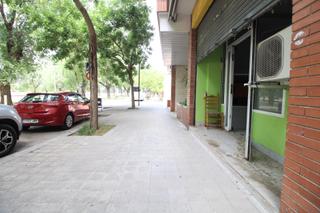 Local Comercial a Eixample-Horta Capallera. Local