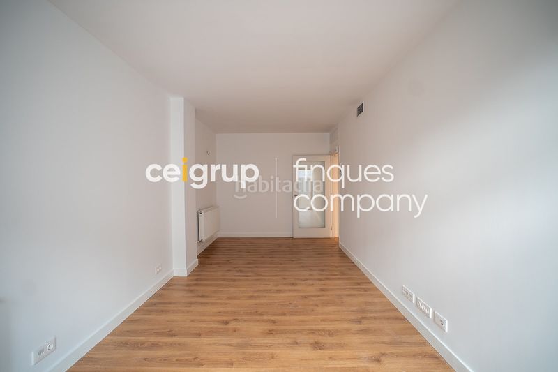 Foto 16b4bc87-7c5a-49a9-87eb-6c7a972d456e. Planta baixa amb calefacció aparcament piscina a Girona