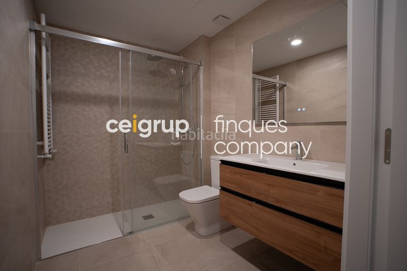 Foto af737782-683b-4768-9055-ed55435cfc44. Planta baixa amb calefacció aparcament piscina a Girona