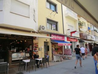 Lloguer Local Comercial a Centre. Local