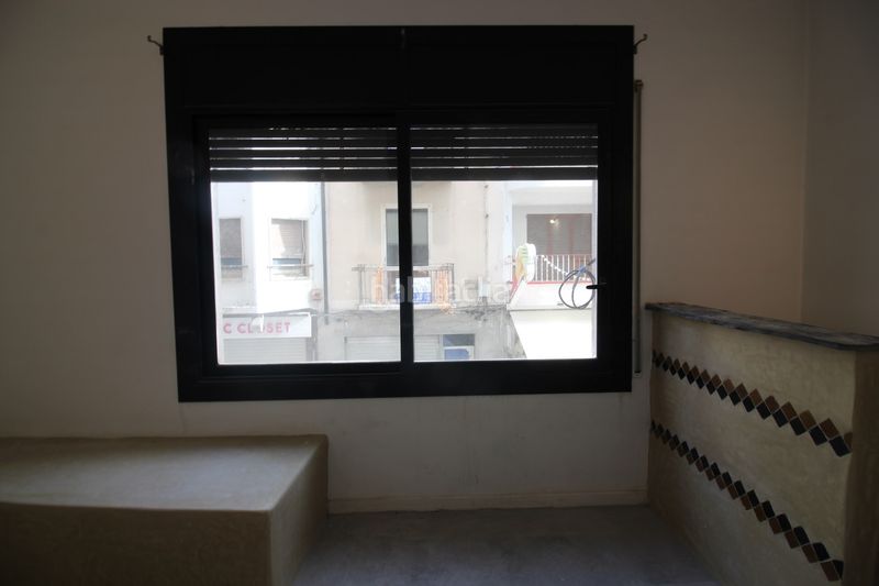 Foto 9c54d921-c738-45a0-8c61-f1004d47ba0e. Rent business premise in Centre Roses