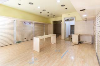 Lloguer Local Comercial a Centre. Local