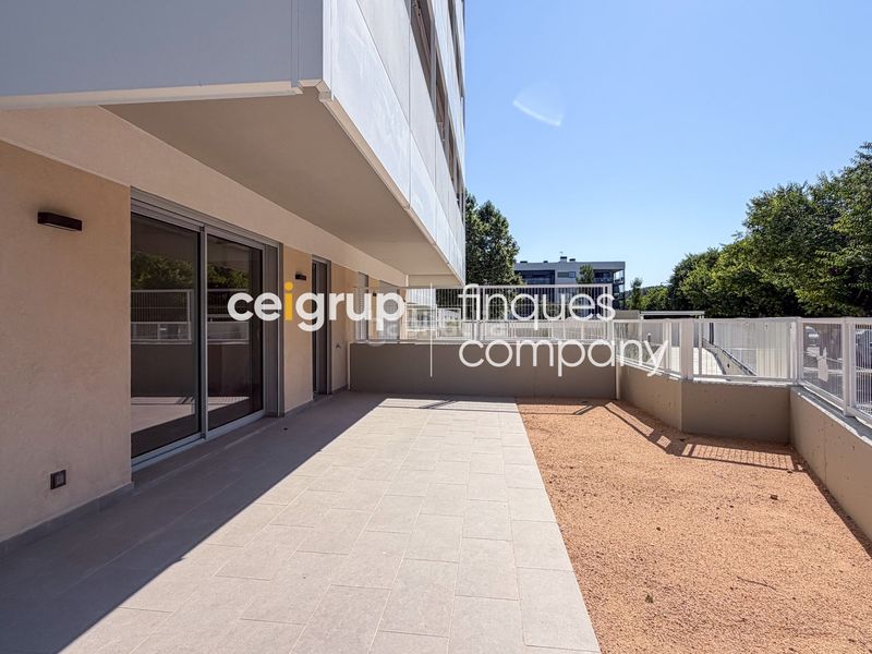 Foto a6a7b534-ec0e-4643-8664-28225d096107. Planta baixa amb calefacció aparcament piscina a Girona