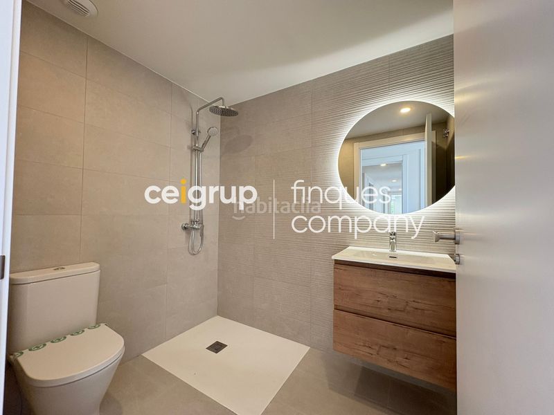 Foto b451b0f2-df91-4029-ab41-dd2286df4016. Planta baixa amb calefacció aparcament piscina a Girona