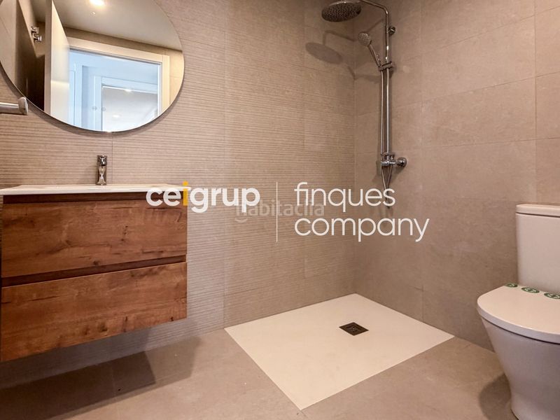 Foto c4b9cea2-63f6-42c3-aec5-514bc76ffbae. Planta baixa amb calefacció aparcament piscina a Girona