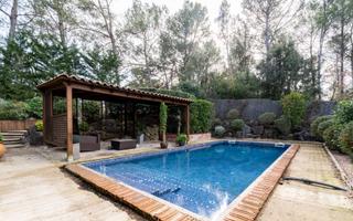 Xalet a Sant Julià de Ramis. Casa chalet