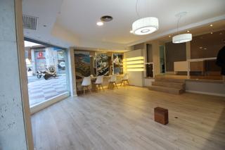 Lloguer Local Comercial a Centre. Local
