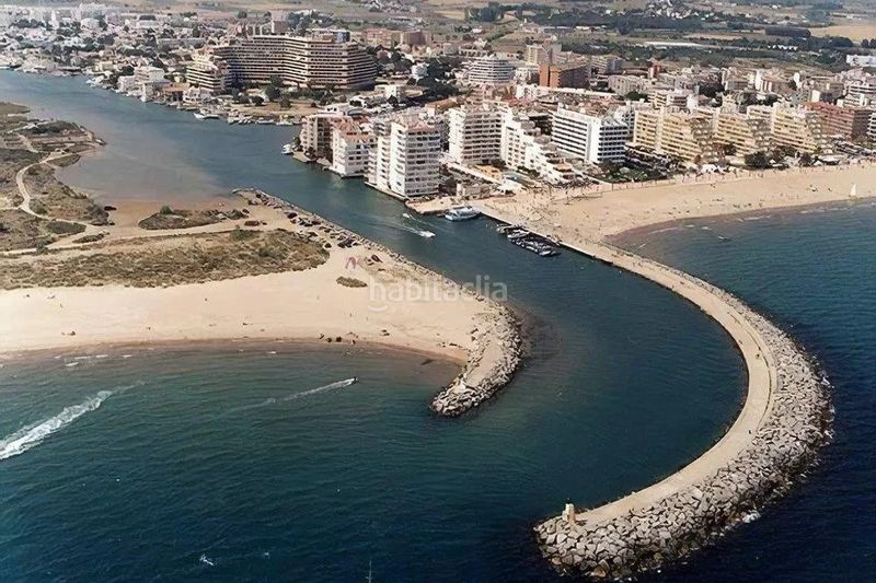 Foto 133205d5-b9a6-41dd-8844-afbbb6c433f9. Pis amb piscina a Santa Margarida Roses