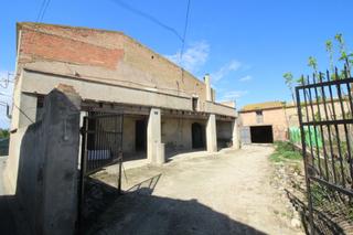 Masia a Peralada. Casa rústica