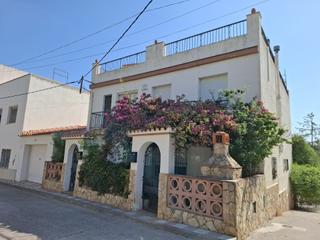 Casa aparellada a La Vila. Casa chalet