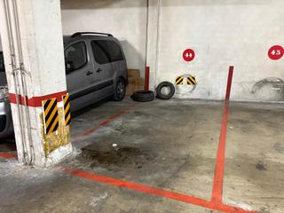 Location Parking voiture à Eixample-Horta Capallera. Aparcamiento