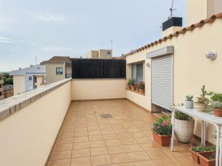 Zweistöckige Wohnung in Eixample-Horta Capallera. Piso