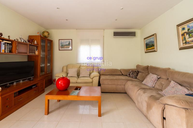 Foto b553723d-0dea-41ac-8939-eda8c8f6f284. Xalet amb calefacció aparcament a Bescanó