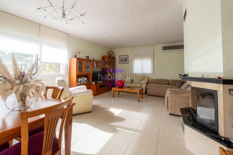 Foto b8285a74-ed89-45e6-a240-74fe5fd88591. Xalet amb calefacció aparcament a Bescanó