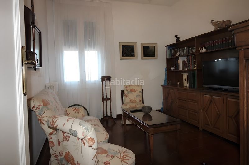 Foto 0f90e56b-3e6c-4c06-87a1-0b10f45153c0. Piso  en Eixample-Horta Capallera Figueres