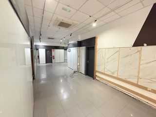 Lloguer Local Comercial a Centre. Local