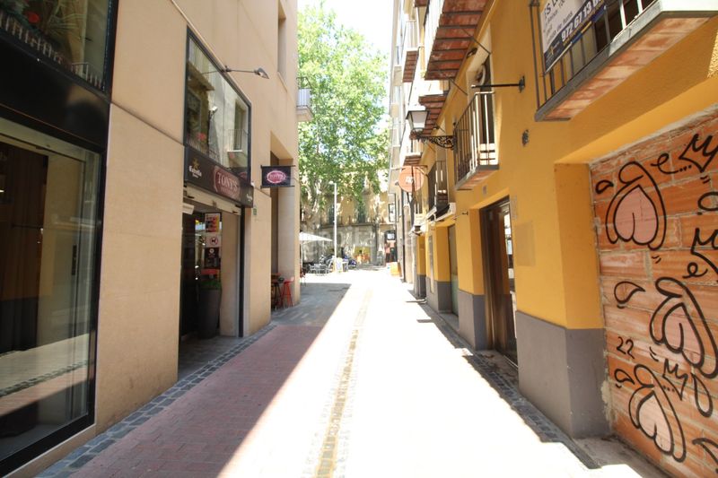Foto 16d6f7ef-1576-45c1-b692-32df592a3400. Local comercial a Centre Figueres