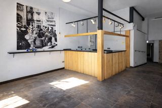 Business premise in Centre. Local