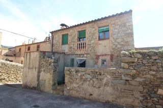 Chalet in Cantallops. Casa chalet