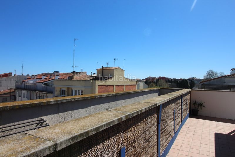 Foto f54f230e-2a81-48b8-bd99-6447efb2e7e7. Duplex con riscaldamento parcheggio in Eixample-Horta Capallera Figueres