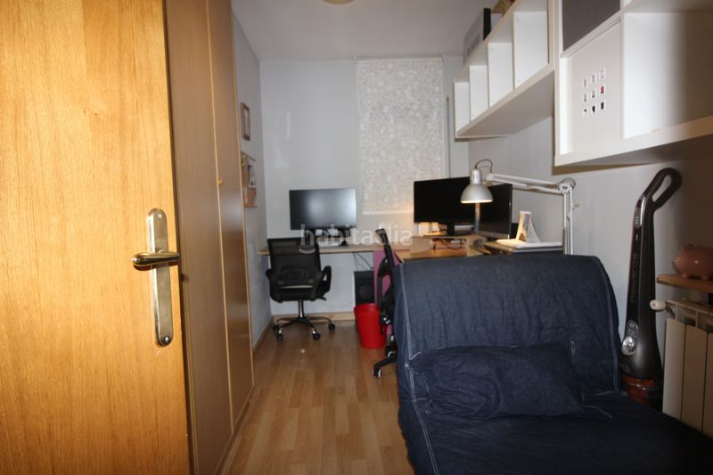 Foto 8b4a6f4a-65e2-4a91-8071-f7a6210e31b8. Pis amb calefacció aparcament a Creu de la Mà Figueres