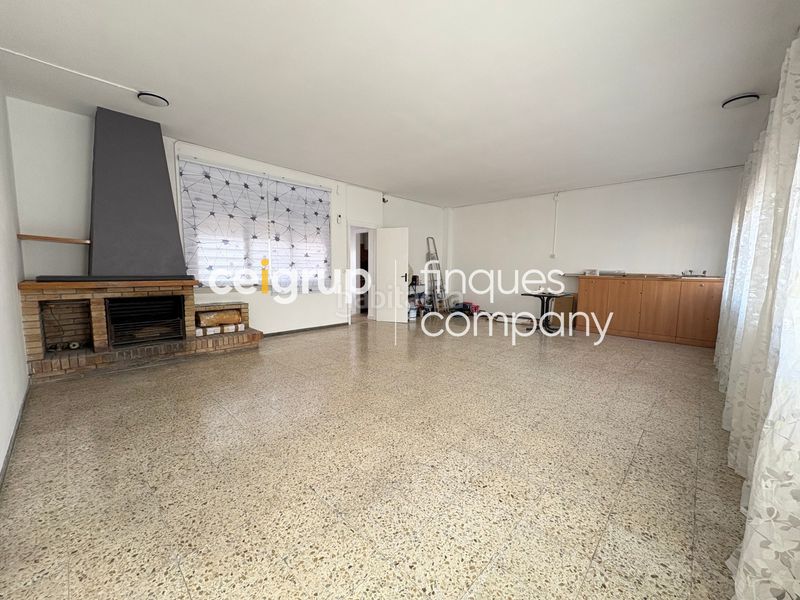 Foto f59eb330-493d-4e3b-b606-df468f7a5682. Pis amb calefacció aparcament a Veïnat Salt