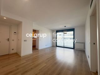 Etagenwohnung in Eixample Sud-Migdia. Piso
