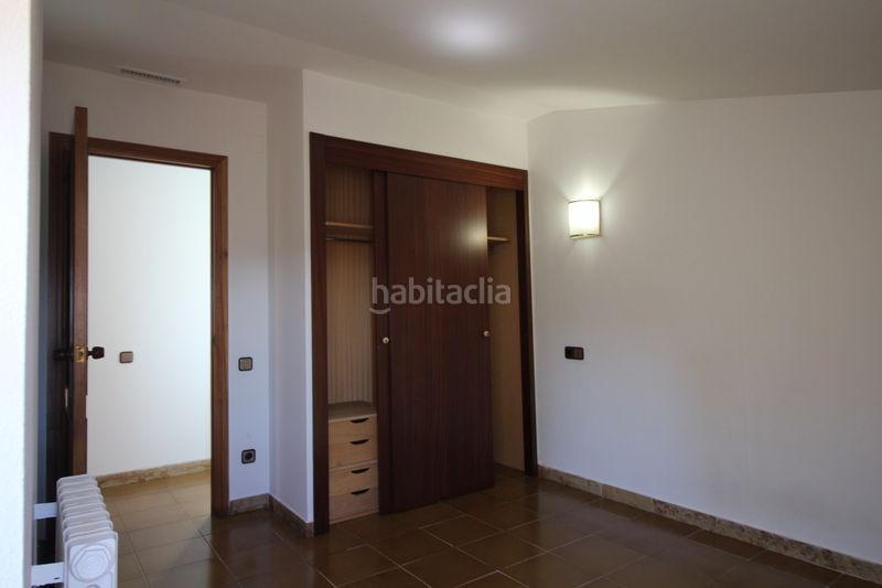 Foto 3a20a5c2-295c-45a1-8371-8841128ac537. Dúplex amb calefacció aparcament a Centre Figueres