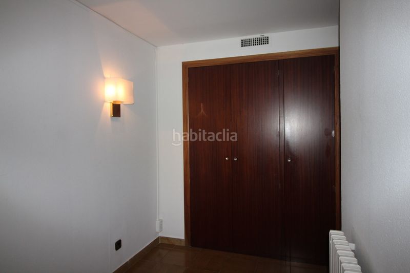 Foto fc535946-d01b-4da6-8ba9-de0f14bd87cc. Dúplex amb calefacció aparcament a Centre Figueres