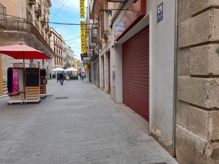 Lloguer Local Comercial a Centre. Local