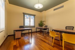 Rent Office space in La Devesa. Oficinadespacho