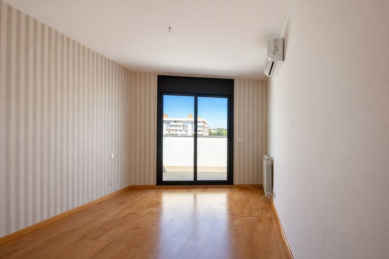 Foto b3ff01f1-2554-425f-b801-589acd087514. Dúplex piso en Poble Nou-Olivar Gran Figueres